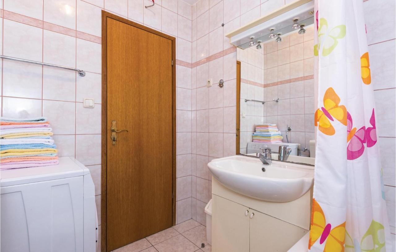 3 Bedroom Amazing Apartment In Makarska Eksteriør bilde
