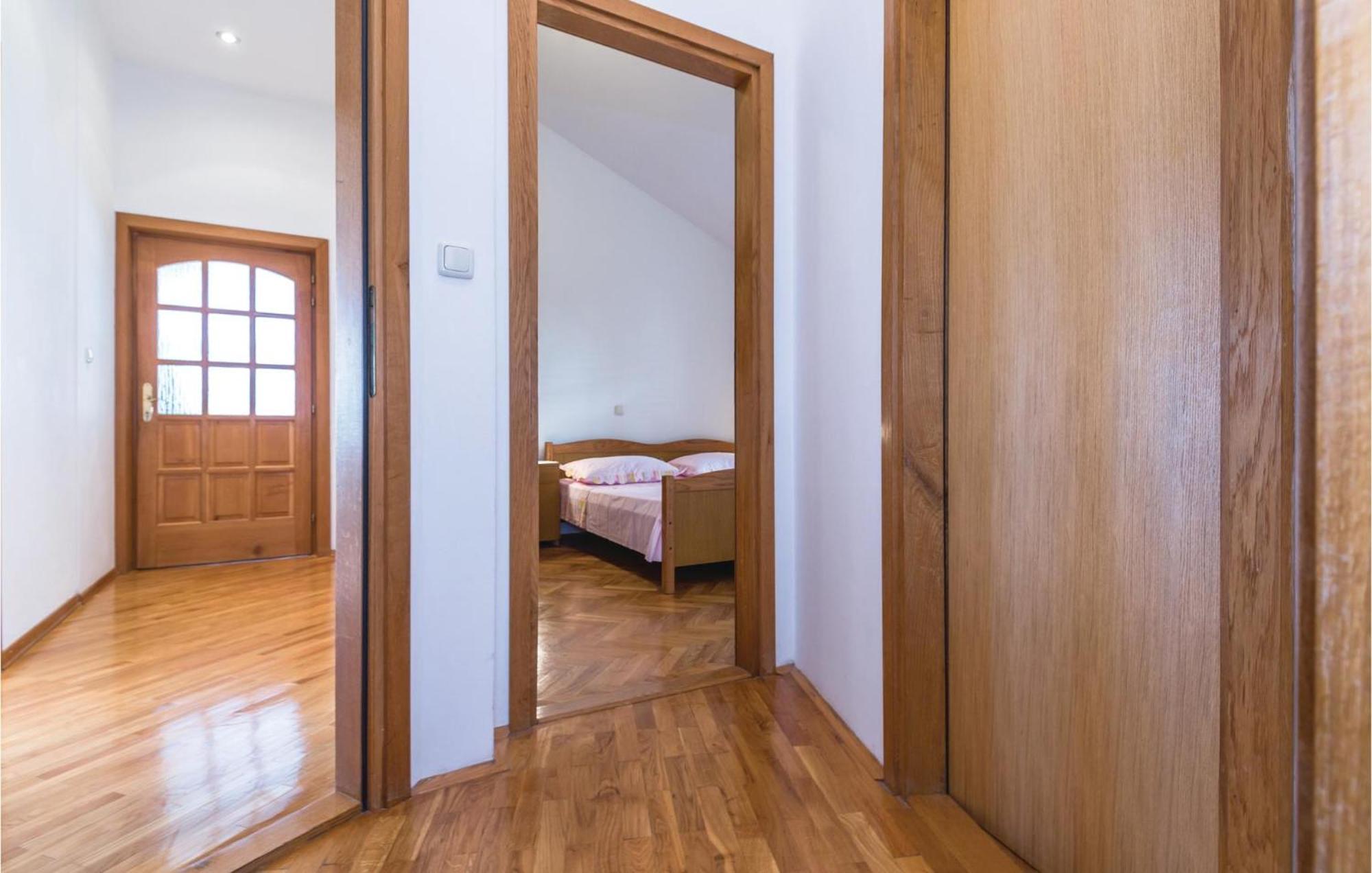 3 Bedroom Amazing Apartment In Makarska Eksteriør bilde