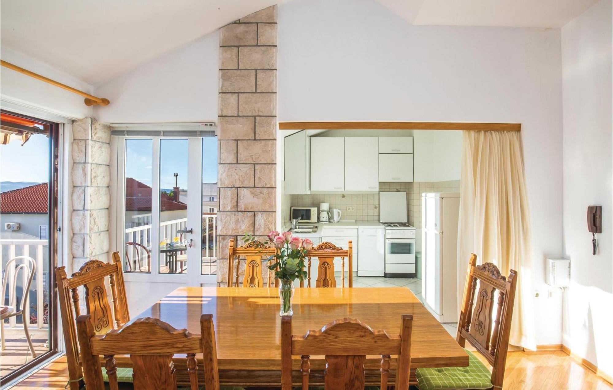 3 Bedroom Amazing Apartment In Makarska Eksteriør bilde