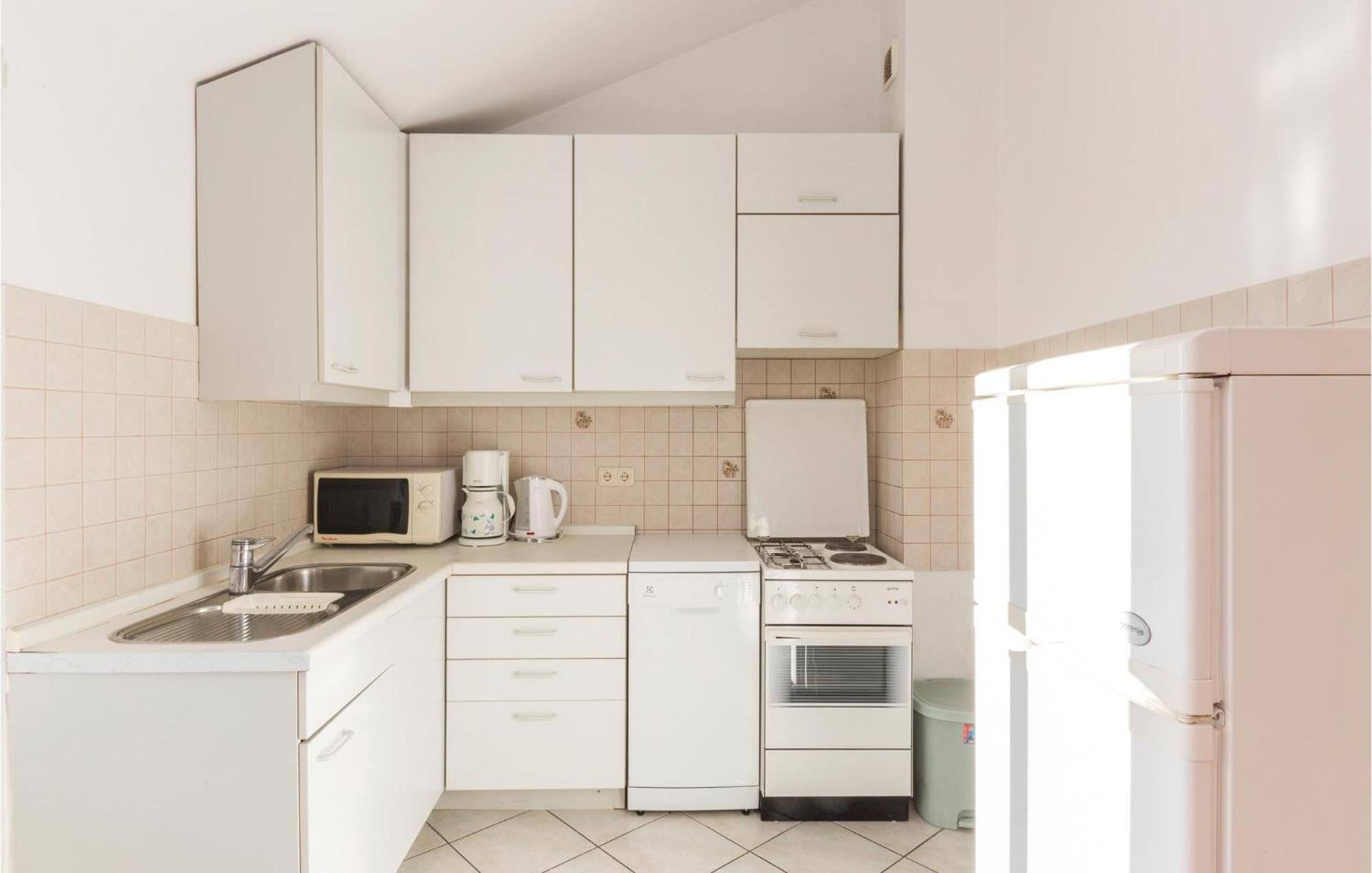3 Bedroom Amazing Apartment In Makarska Eksteriør bilde