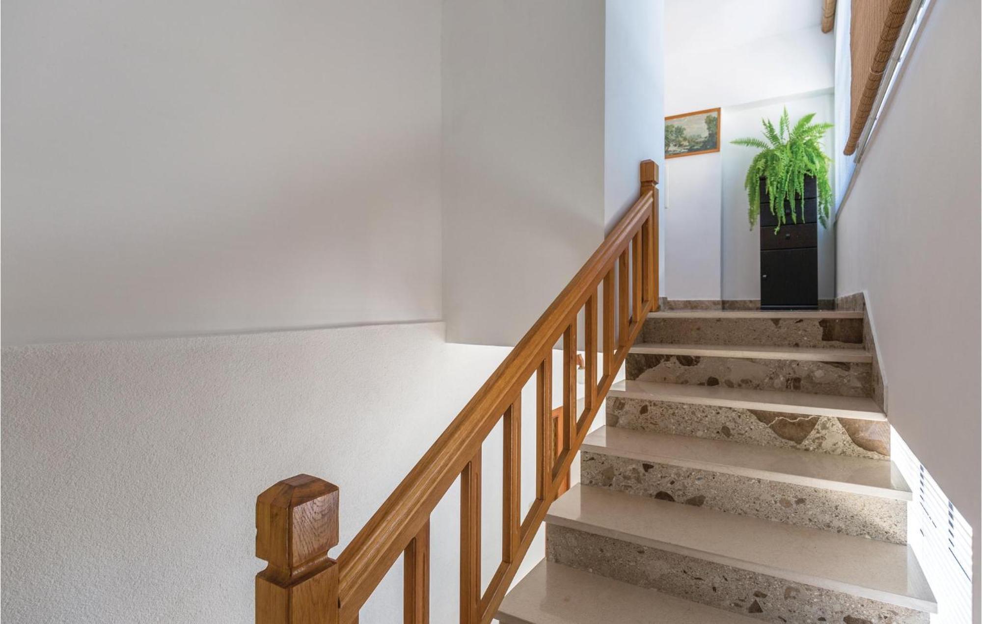 3 Bedroom Amazing Apartment In Makarska Eksteriør bilde