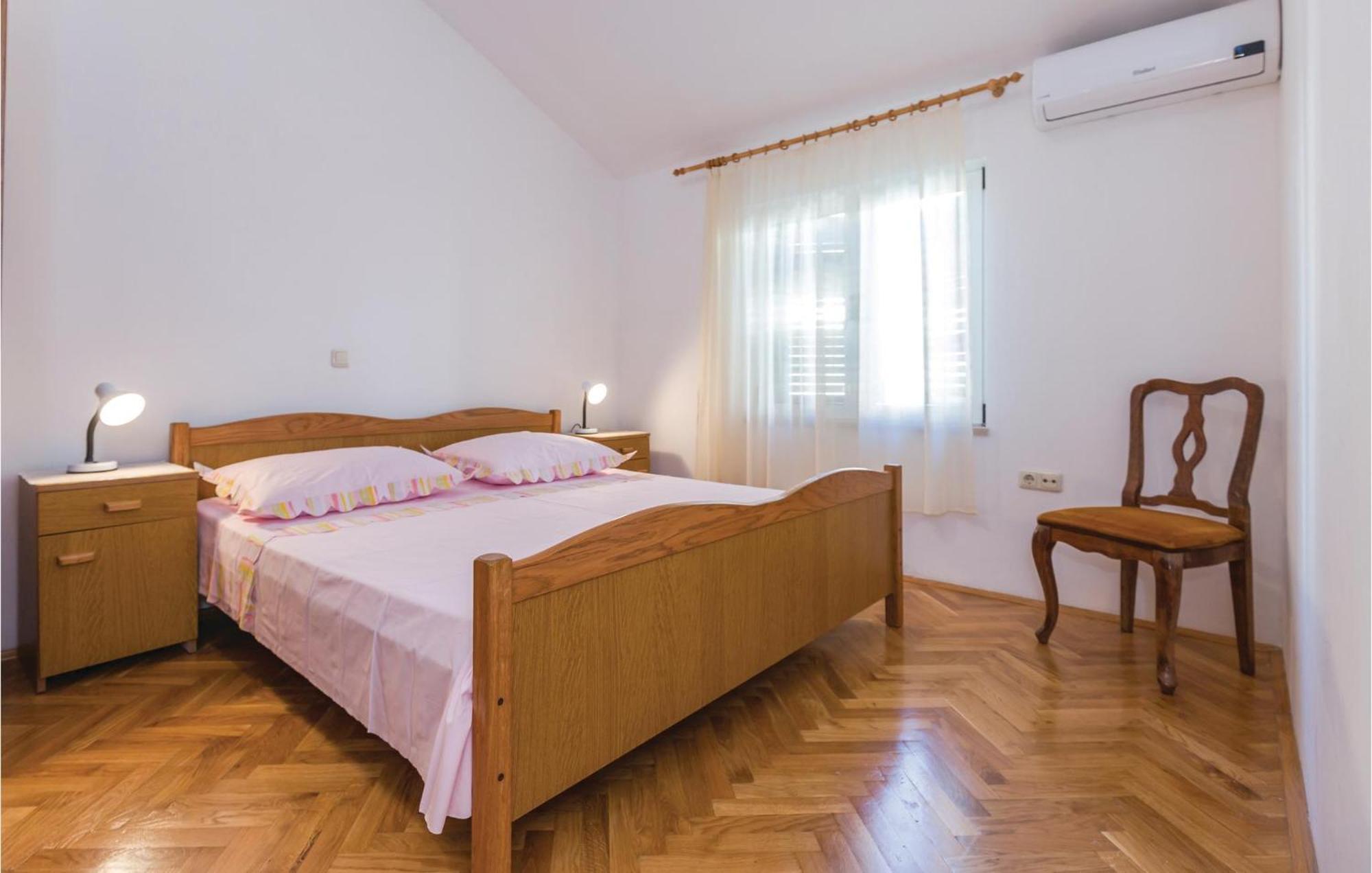 3 Bedroom Amazing Apartment In Makarska Eksteriør bilde