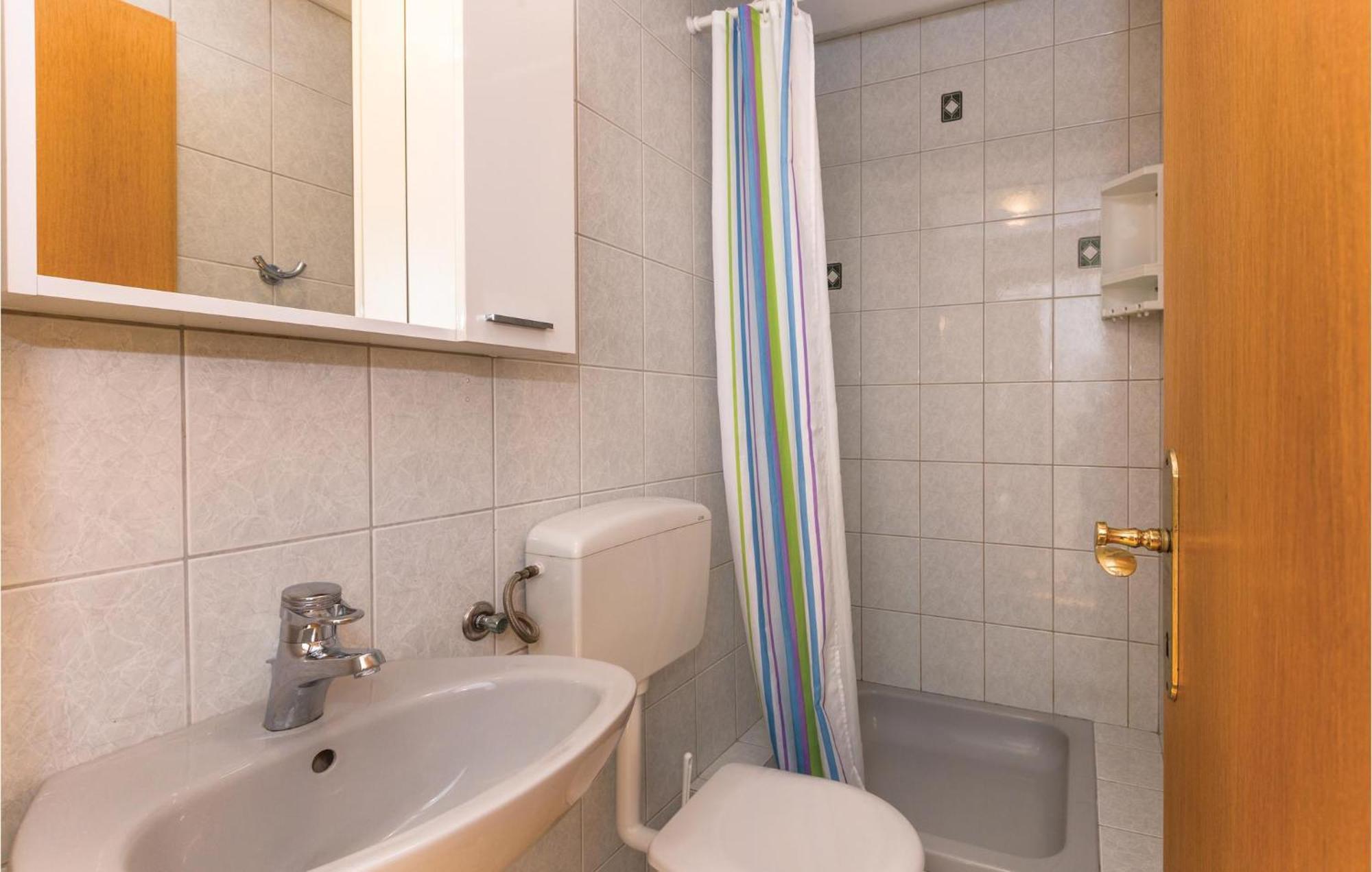 3 Bedroom Amazing Apartment In Makarska Eksteriør bilde