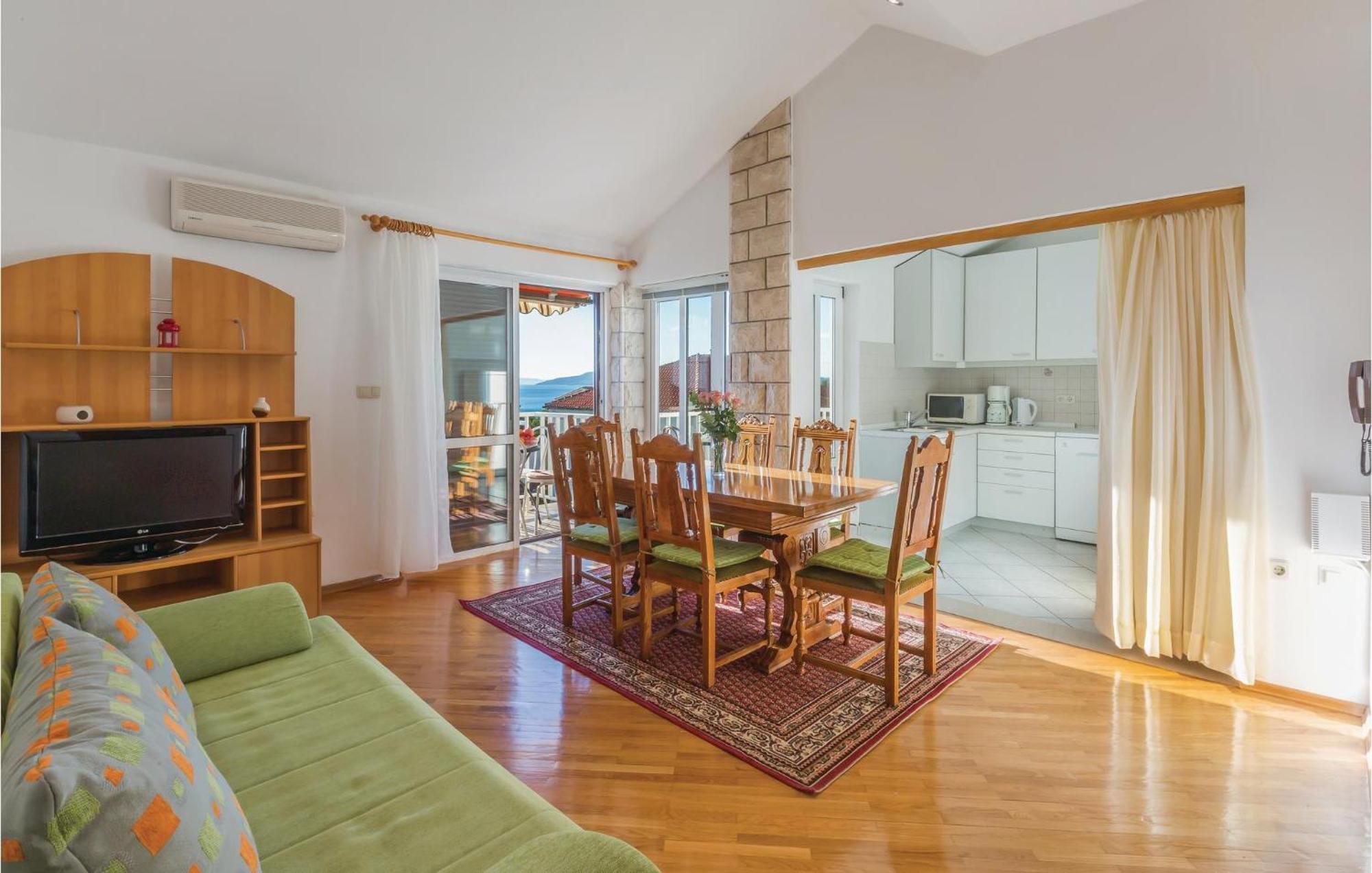 3 Bedroom Amazing Apartment In Makarska Eksteriør bilde